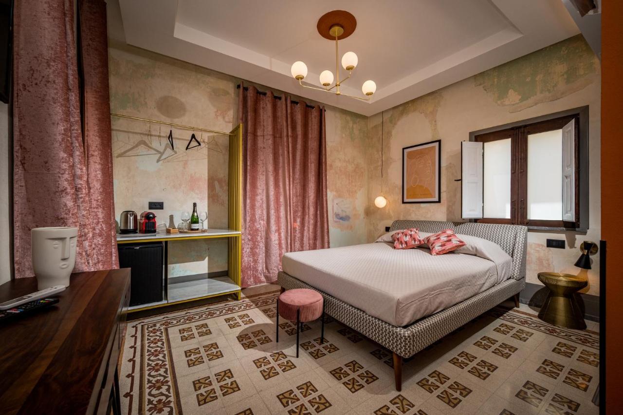 Art E Dimora - Boutique Room. 卡斯泰拉马莱 外观 照片