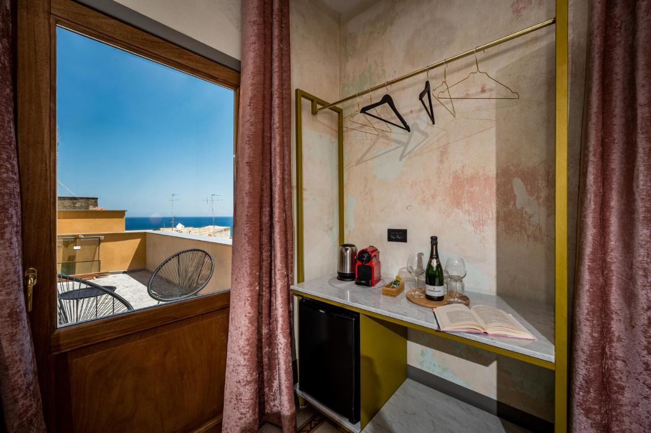Art E Dimora - Boutique Room. 卡斯泰拉马莱 外观 照片