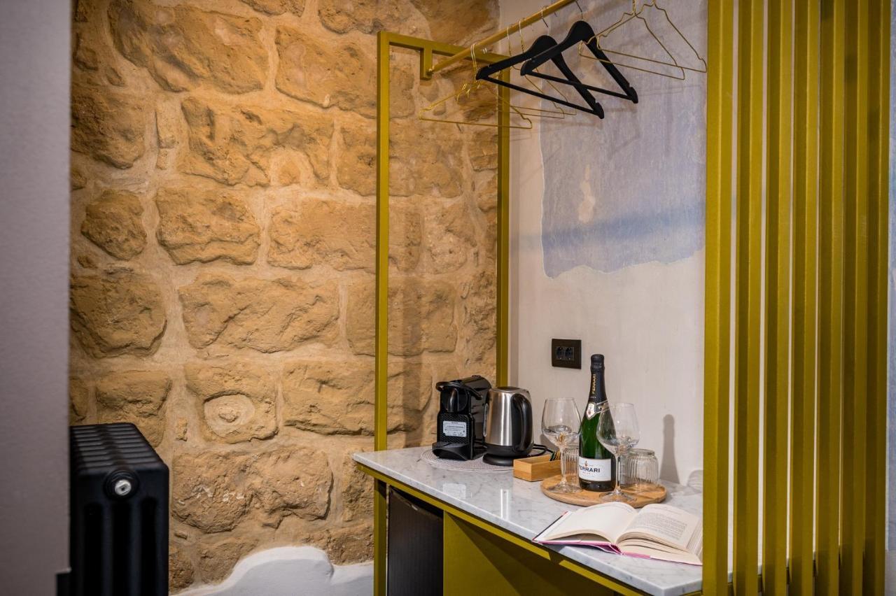 Art E Dimora - Boutique Room. 卡斯泰拉马莱 外观 照片